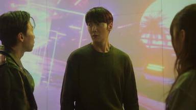 Ella de día, otra de noche 1x5